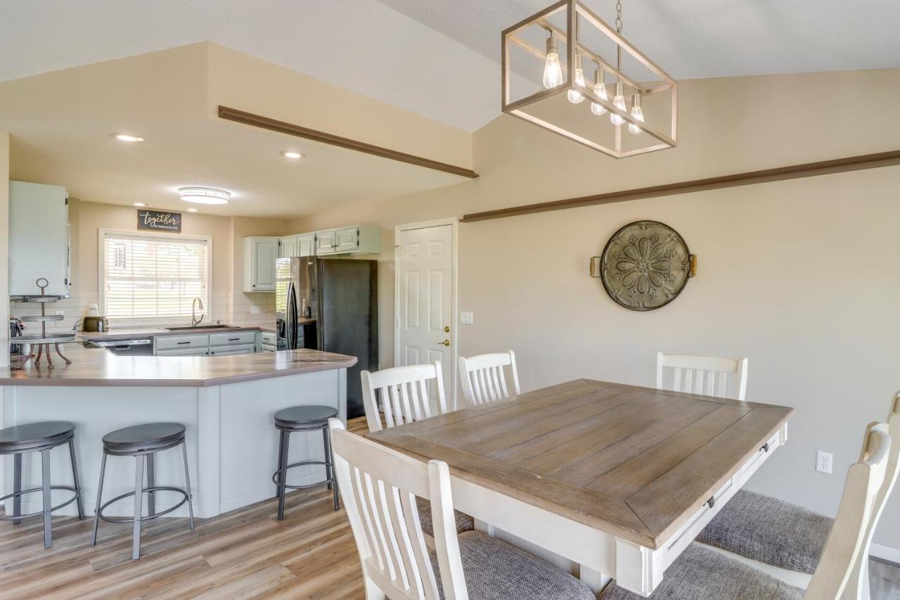 Charming Edgemont Home With Deck And Lake Views! Fairfield Bay Extérieur photo