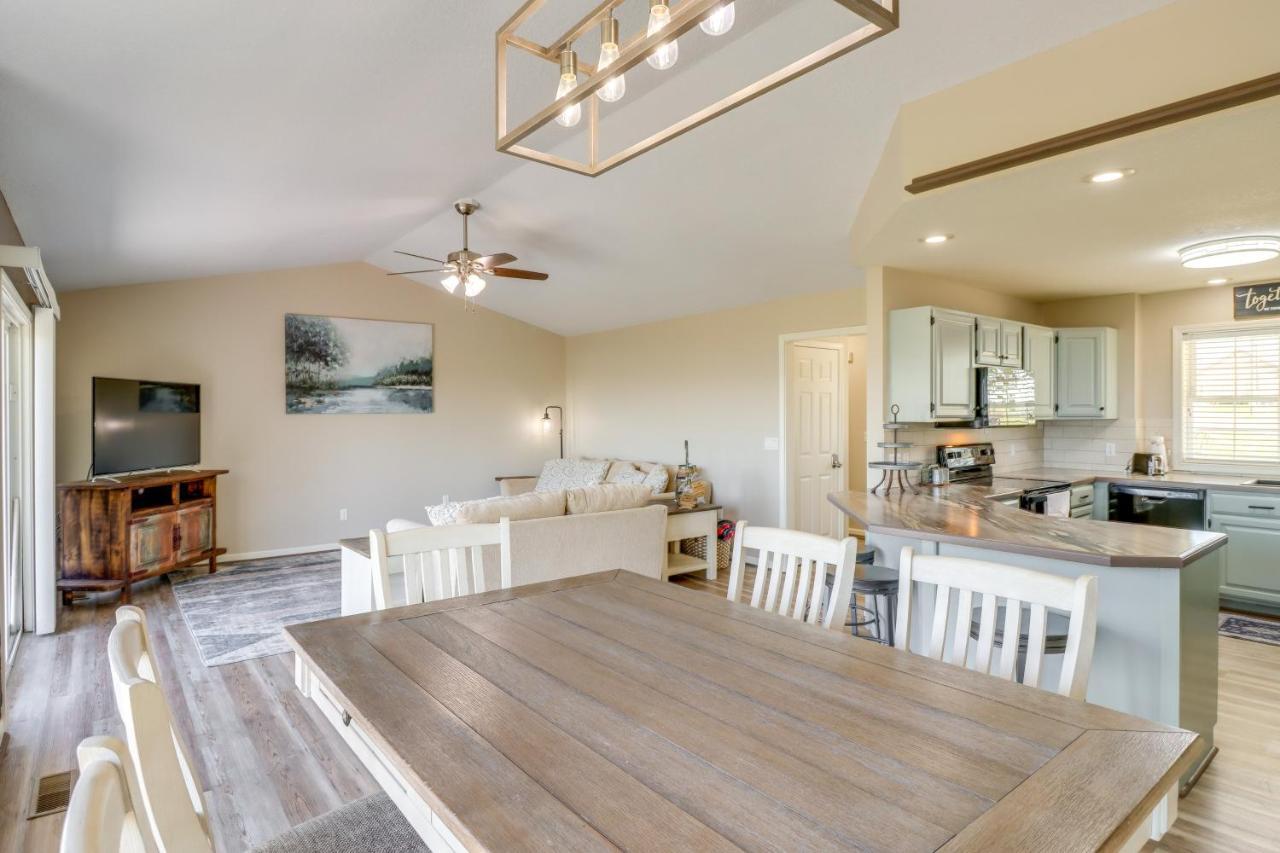 Charming Edgemont Home With Deck And Lake Views! Fairfield Bay Extérieur photo