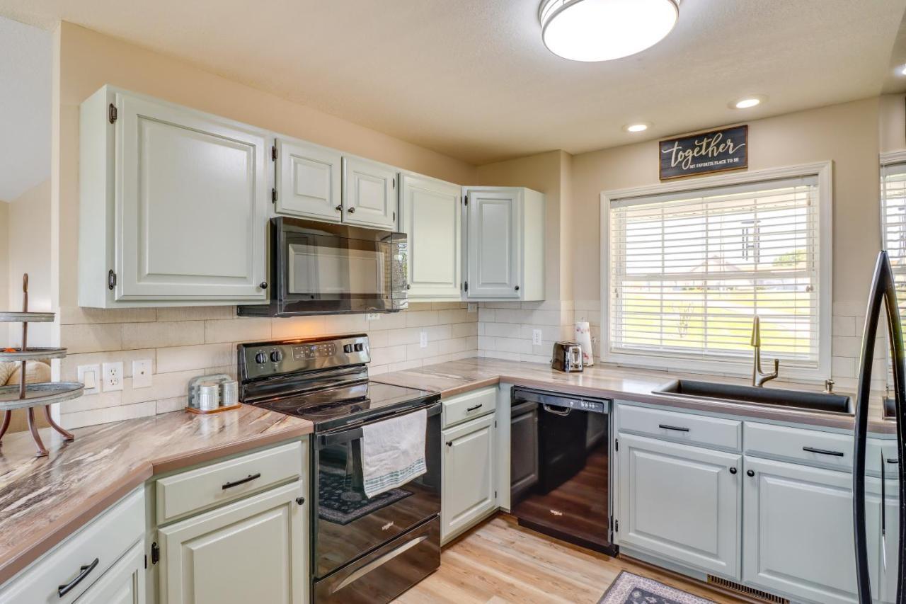 Charming Edgemont Home With Deck And Lake Views! Fairfield Bay Extérieur photo