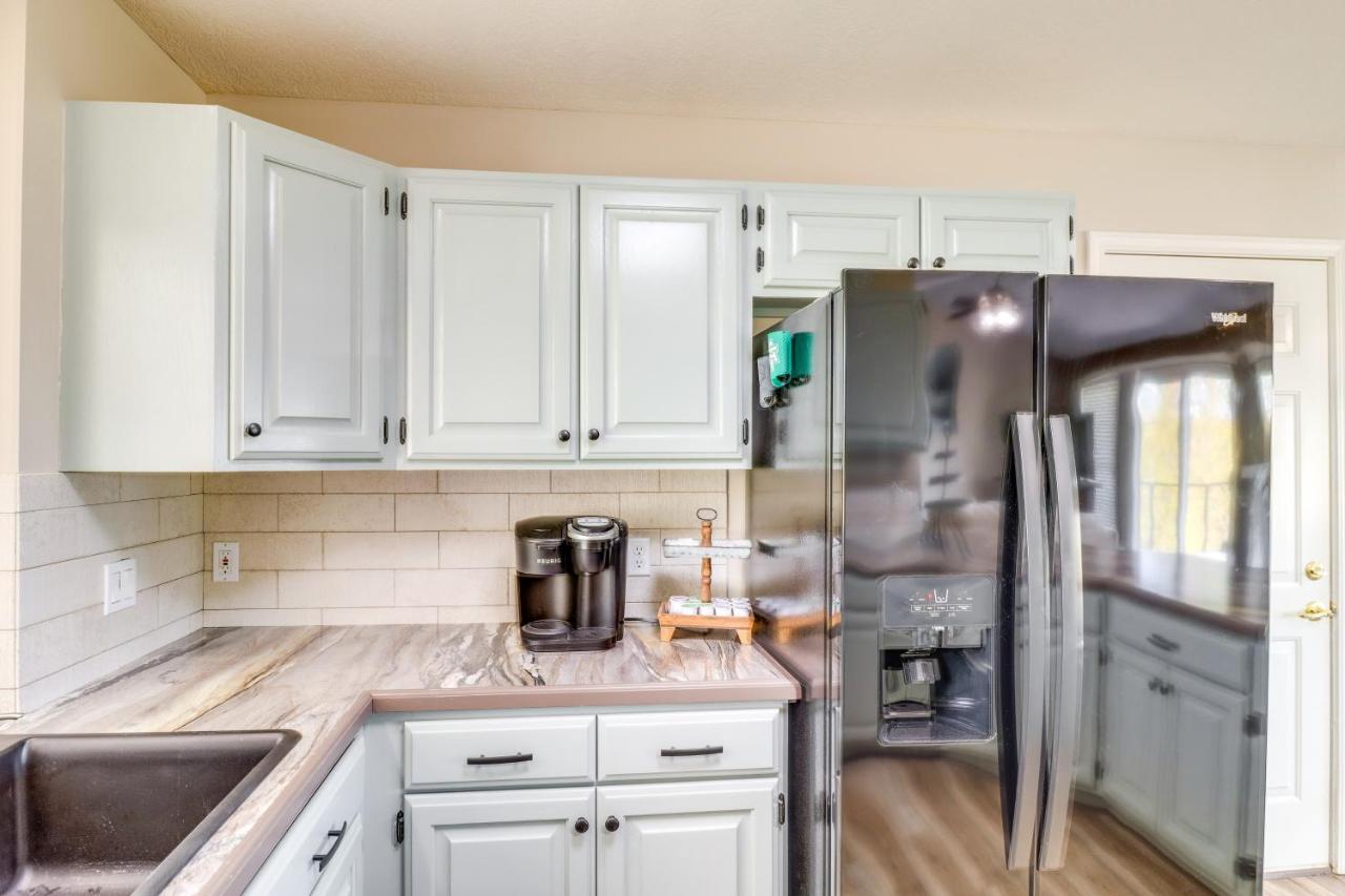 Charming Edgemont Home With Deck And Lake Views! Fairfield Bay Extérieur photo