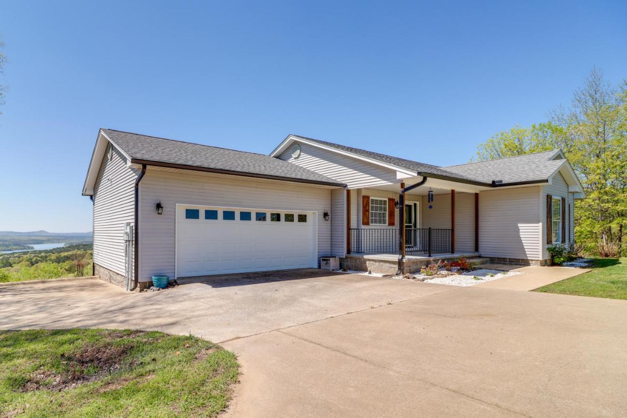 Charming Edgemont Home With Deck And Lake Views! Fairfield Bay Extérieur photo